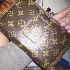 Luis Vuitton women's wallet
